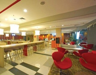 Imagen del bar/restaurante del Hotel BnB Kelapa Gading. Foto 8
