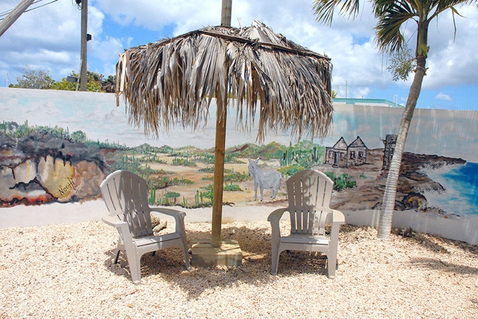 Imagen de los exteriores del Hotel BnBBonaire. Foto 11