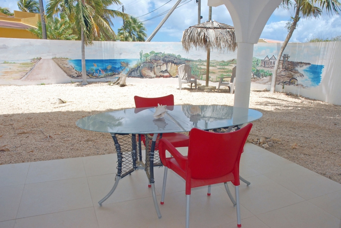 Imagen de los exteriores del Hotel BnBBonaire. Foto 12