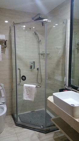 Imagen de la habitación del Hotel Bo Yi. Foto 12