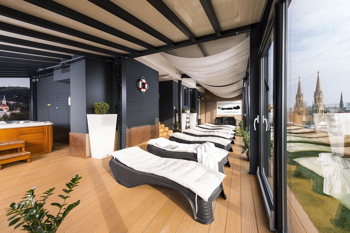 Imagen de la piscina del Hotel Bo33 Family and Suites. Foto 15