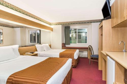 Imagen general del Hotel Boarders Inn & Suites by Cobblestones - Brush. Foto 1