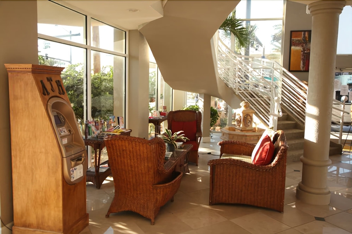 Imagen de los interiores del Hotel Boardwalk Inn and Suites. Foto 18