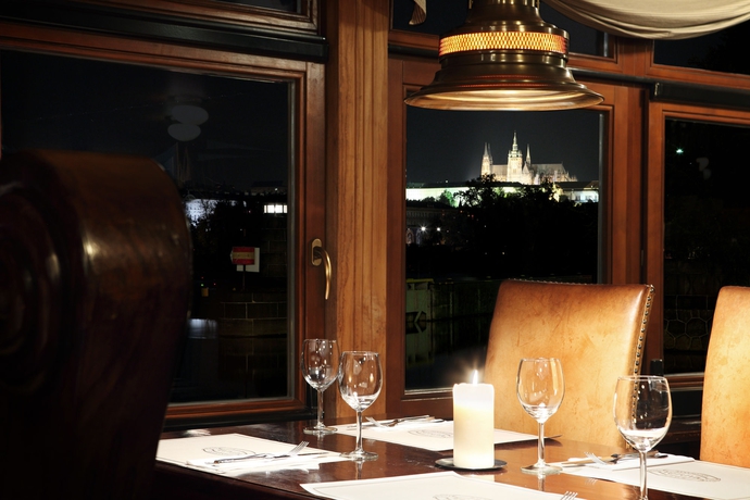 Imagen del bar/restaurante del Hotel Boat Matylda. Foto 3