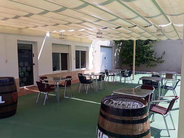 Imagen del bar/restaurante del Hotel Bobal. Foto 2