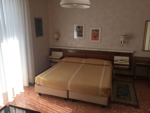 Imagen de la habitación del Hotel Bobby Executive. Foto 6