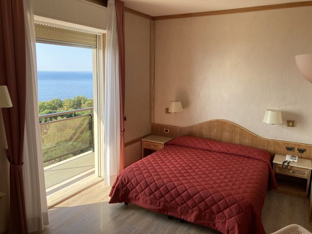 Imagen de la habitación del Hotel Bobby Executive. Foto 7