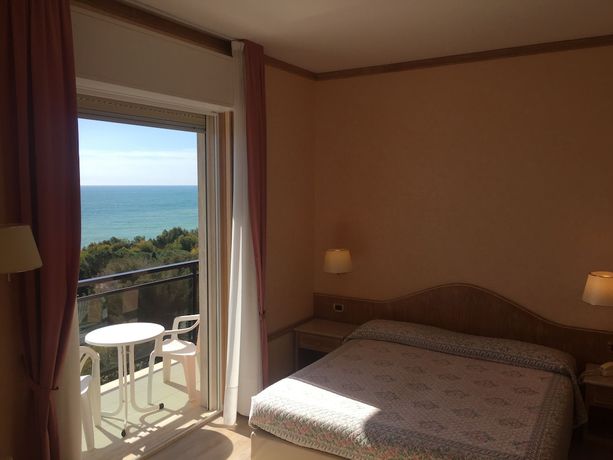 Imagen de la habitación del Hotel Bobby Executive. Foto 12