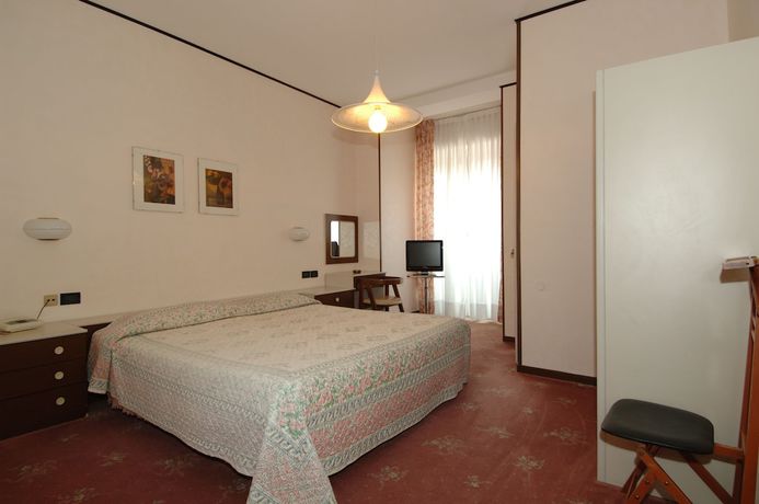 Imagen de la habitación del Hotel Bobby Executive. Foto 13