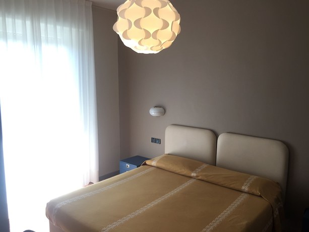 Imagen de la habitación del Hotel Bobby Executive. Foto 16