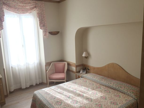 Imagen de la habitación del Hotel Bobby Executive. Foto 17