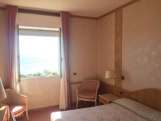 Imagen de la habitación del Hotel Bobby Executive. Foto 19