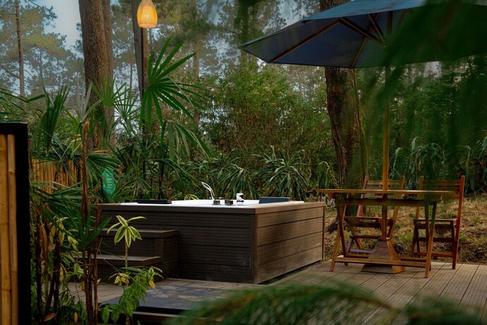 Imagen general del Hotel Bobocabin Cikole. Foto 7