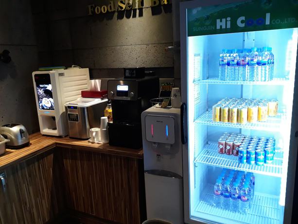 Imagen del bar/restaurante del Hotel Bobos. Foto 3