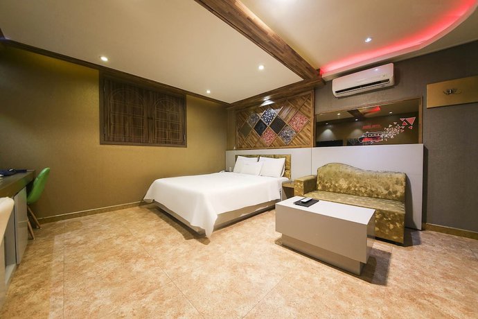 Imagen de la habitación del Hotel Bobos. Foto 17