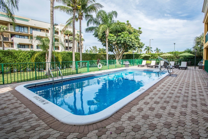 Imagen de la piscina del Hotel Boca By The Sea. Foto 16