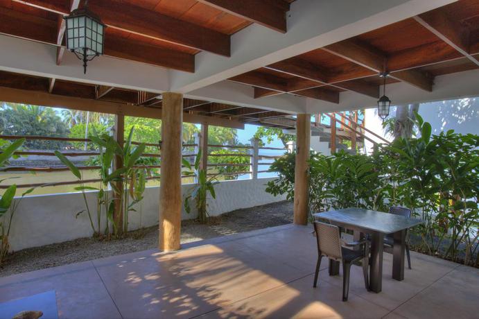 Imagen de los exteriores del Hotel Boca Olas Resort & Villas. Foto 9