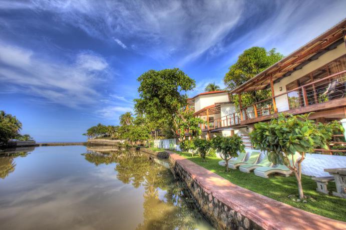 Imagen de los exteriores del Hotel Boca Olas Resort & Villas. Foto 10