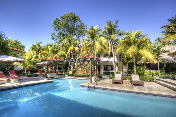 Imagen de la piscina del Hotel Boca Olas Resort & Villas. Foto 13