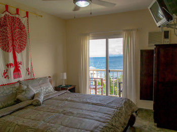 Imagen del bar/restaurante del Hotel Bocas Paradise. Foto 6