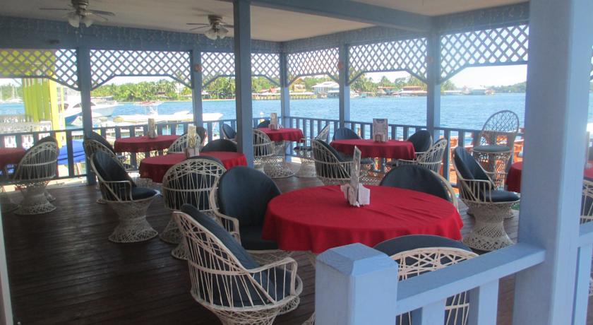 Imagen del bar/restaurante del Hotel Bocas Town. Foto 2