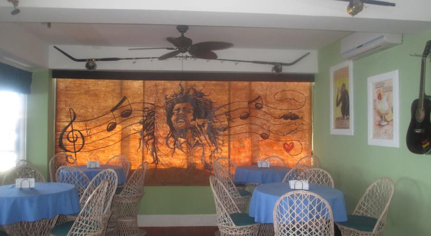 Imagen del bar/restaurante del Hotel Bocas Town. Foto 3