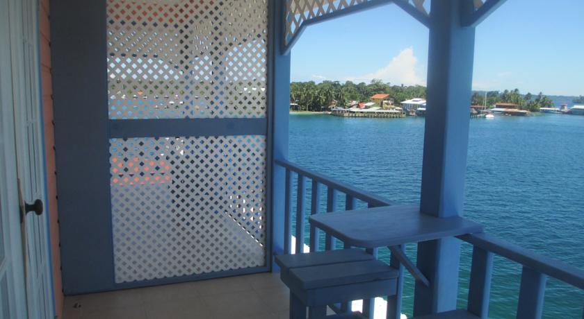 Imagen de los exteriores del Hotel Bocas Town. Foto 8