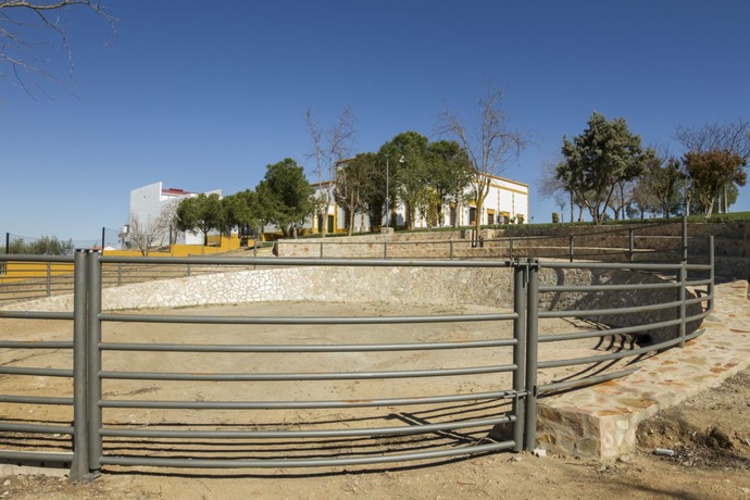 Imagen de los exteriores del Hotel Bodega El Moral. Foto 10
