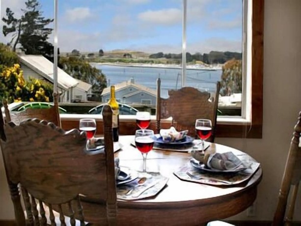 Imagen general del Hotel Bodega Harbor Inn. Foto 1