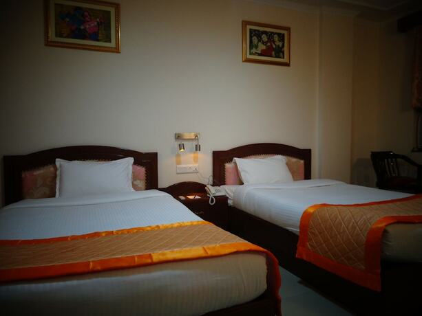 Imagen de la habitación del Hotel Bodhgaya Regency. Foto 25