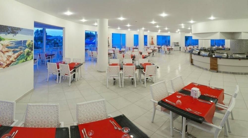 Imagen del bar/restaurante del Hotel Bodrum Beach Resort. Foto 3