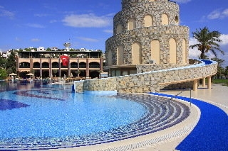 Imagen de la piscina del Hotel Bodrum Imperial. Foto 10