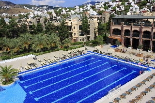 Imagen de la piscina del Hotel Bodrum Imperial. Foto 12