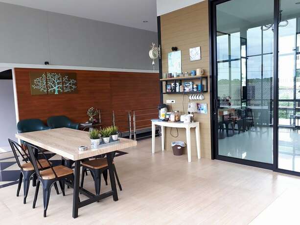 Imagen del bar/restaurante del Hotel Boeing Grand. Foto 16