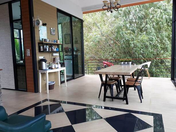 Imagen del bar/restaurante del Hotel Boeing Grand. Foto 17