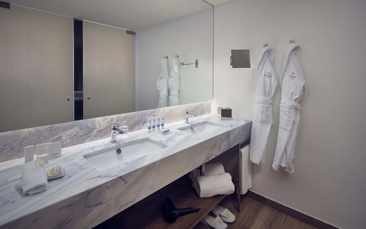 Imagen de la habitación del Hotel Boeira Garden Porto Gaia, Curio Collection By Hilton. Foto 5