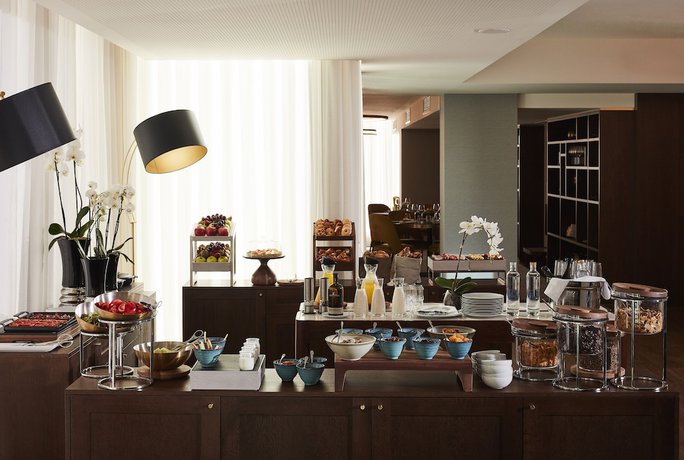 Imagen del bar/restaurante del Hotel Boeira Garden Porto Gaia, Curio Collection By Hilton. Foto 4