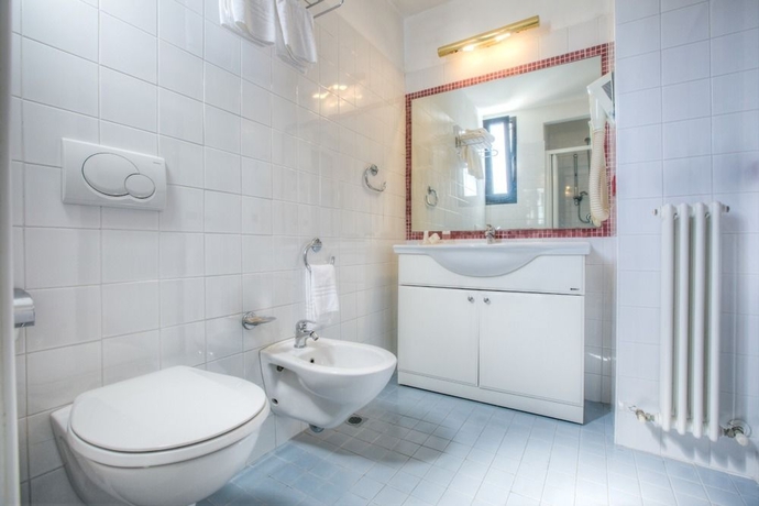 Imagen de la habitación del Hotel Boemia. Foto 10