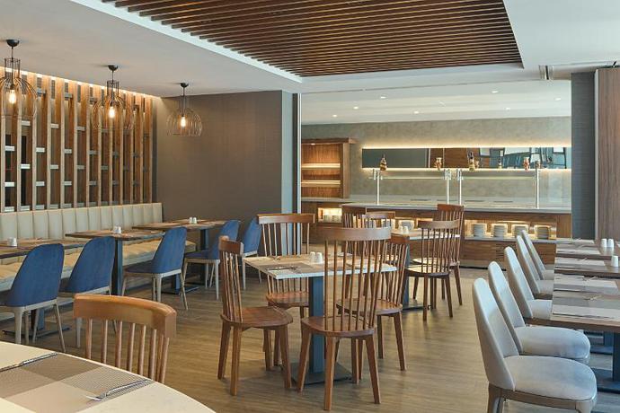 Imagen del bar/restaurante del Hotel Bof Hotels Business. Foto 7