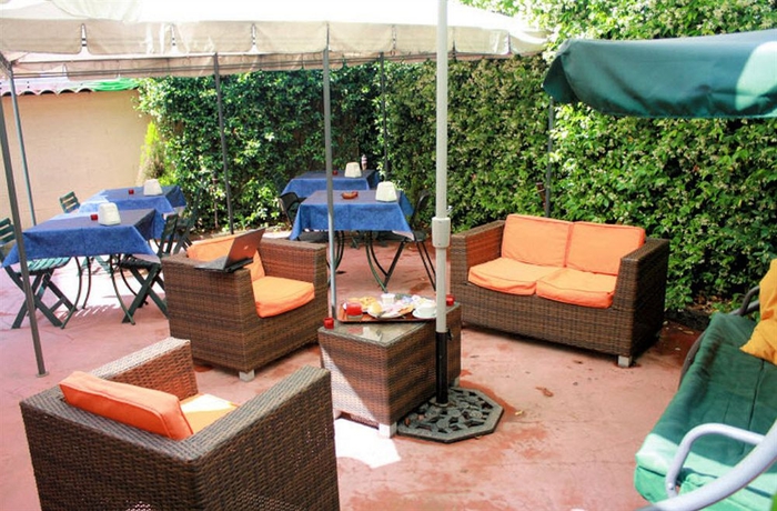 Imagen de los exteriores del Hotel Bogart, Estación Garibaldi. Foto 5