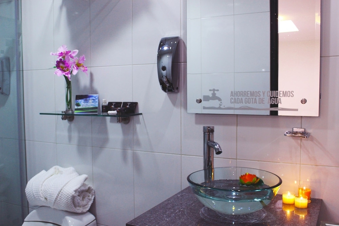 Imagen de la habitación del Hotel Bogotá Expocomfort. Foto 15