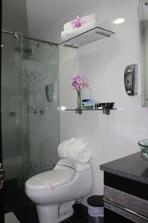 Imagen de la habitación del Hotel Bogotá Expocomfort. Foto 16