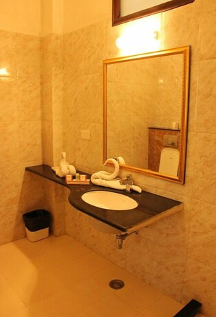 Imagen de la habitación del Hotel Boheda Palace. Foto 22