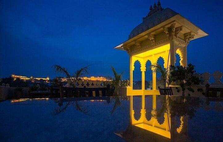 Imagen de la piscina del Hotel Boheda Palace. Foto 40