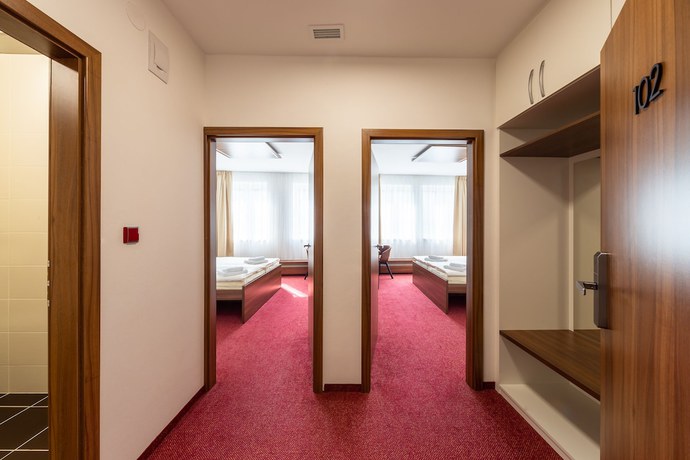 Imagen de la habitación del Hotel Bohemia Inn. Foto 3