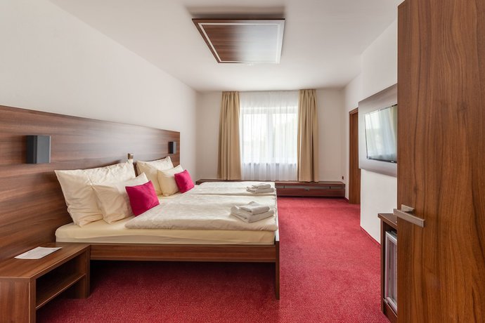 Imagen de la habitación del Hotel Bohemia Inn. Foto 5