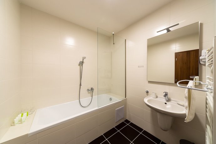 Imagen de la habitación del Hotel Bohemia Inn. Foto 7