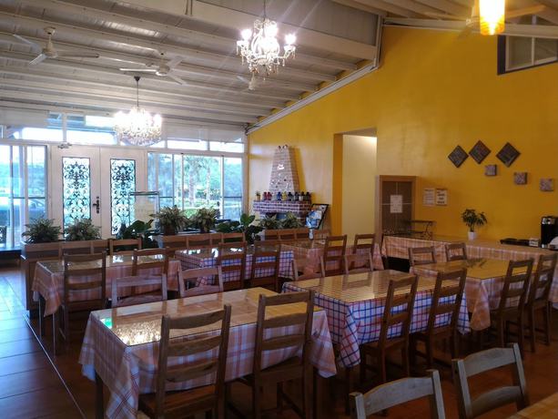 Imagen de los interiores del Hotel Bohemian Holiday Inn. Foto 15