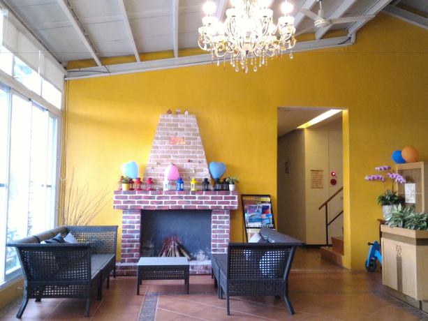 Imagen de los interiores del Hotel Bohemian Holiday Inn. Foto 16