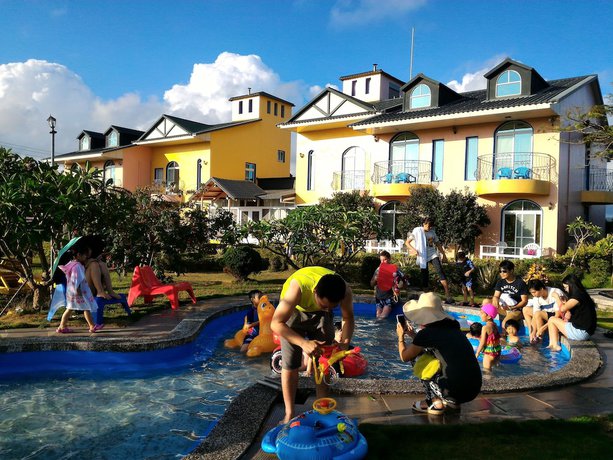 Imagen de los exteriores del Hotel Bohemian Holiday Inn. Foto 13